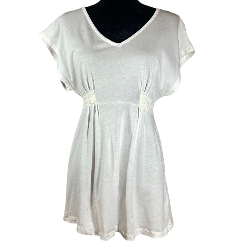 L.e.I.  V Neck Winter White‎ Top Junior SIZE L